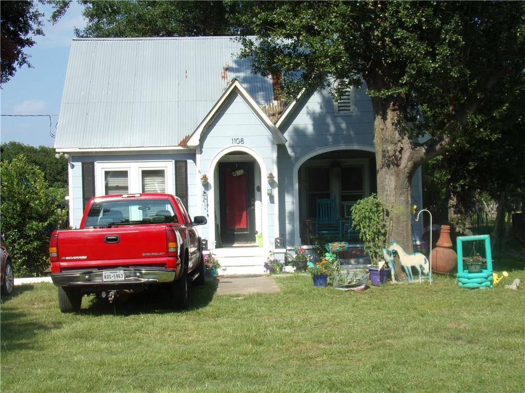 1108 Silliman ST, Sealy, TX 77474