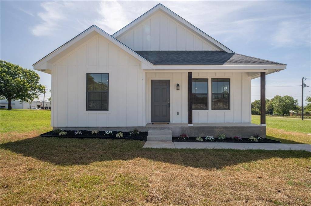 270 S Dallas ST, Giddings, TX 78942