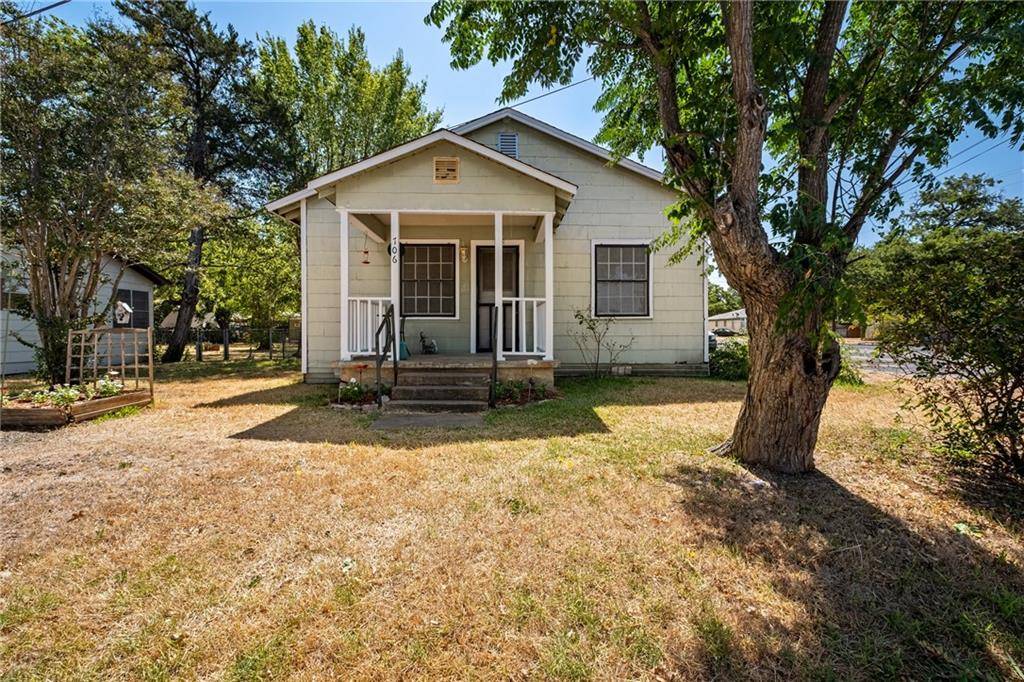 706 N Madison ST, Giddings, TX 78942