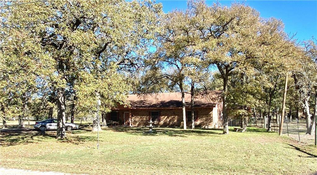 290 Briar LN, Chilton, TX 76632