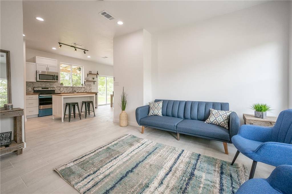 246 Keneka LN, Bastrop, TX 78602