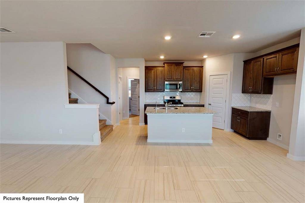 210 Whisper Rill DR, Hutto, TX 78634