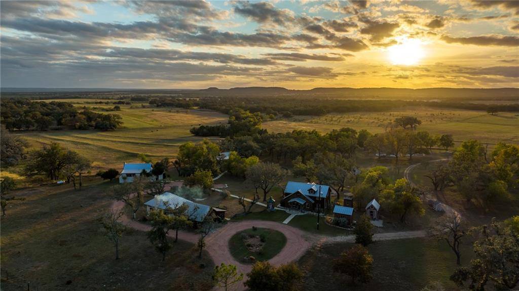 580 Knopp School RD, Fredericksburg, TX 78624