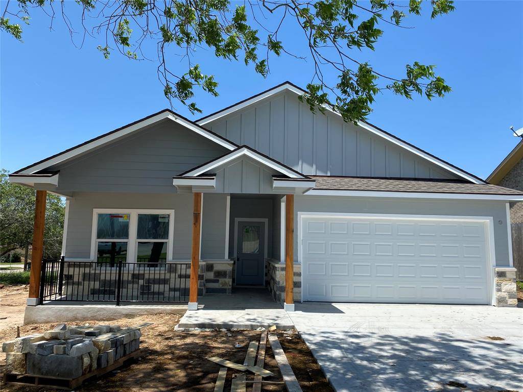 369 S Orange ST, Giddings, TX 78942