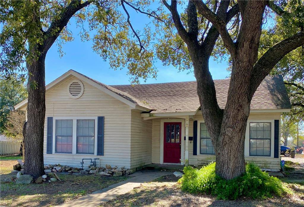 312 E Richmond ST, Giddings, TX 78942