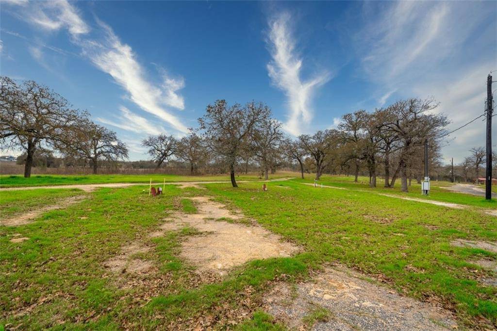1185 County Road 307 RD, Floresville, TX 78114