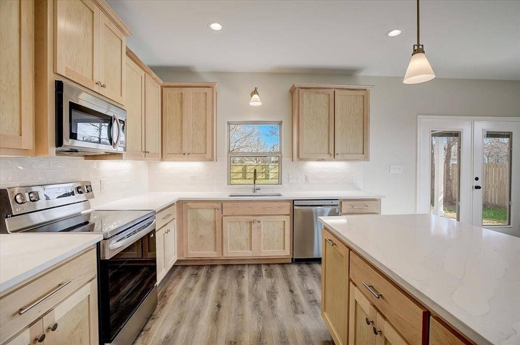 176 Mokulua LN, Bastrop, TX 78602
