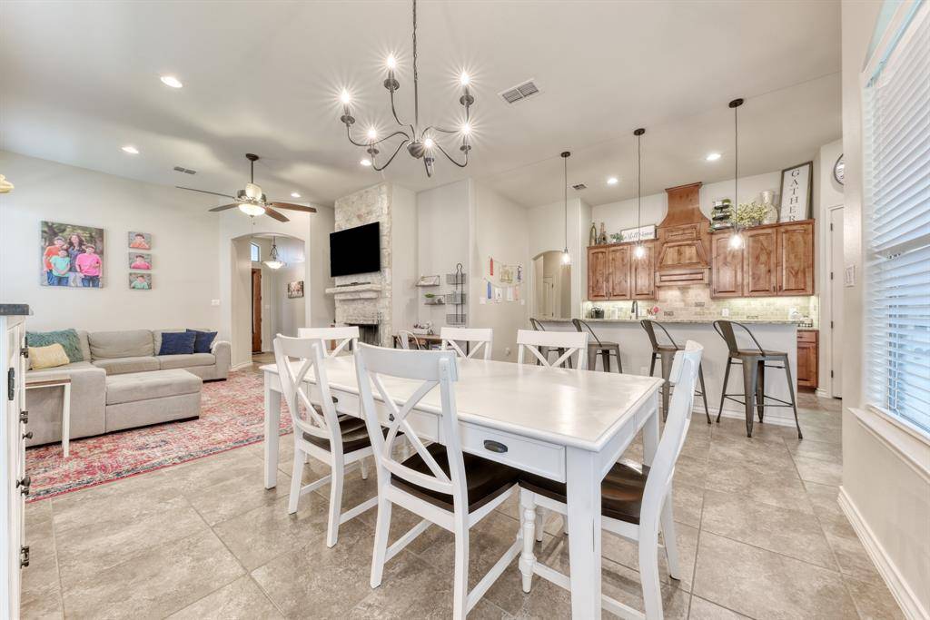 100 S Elise DR, La Vernia, TX 78121