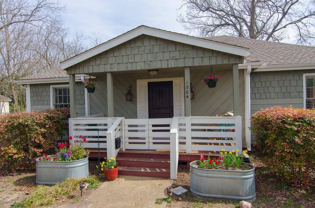 1304 Kimbro ST, Taylor, TX 76574