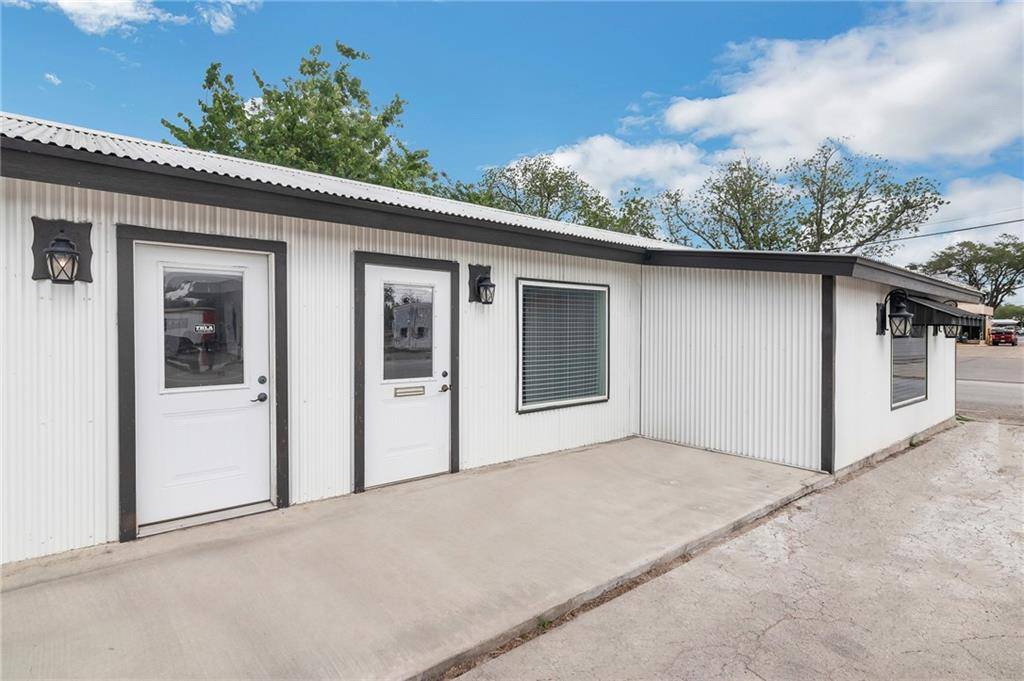 200 W 4th ST, Hallettsville, TX 77964