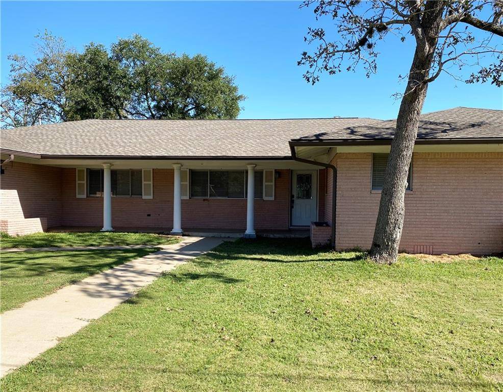 380 S Wilson Ave, Giddings, TX 78942