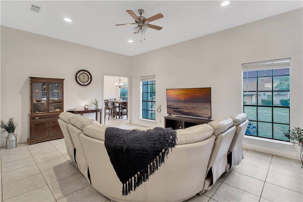1081 Private Road 7023, Elgin, TX 78621