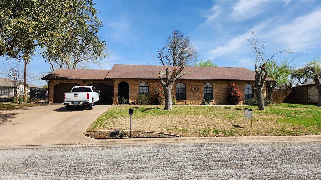 2704 Paula LN, Taylor, TX 76574