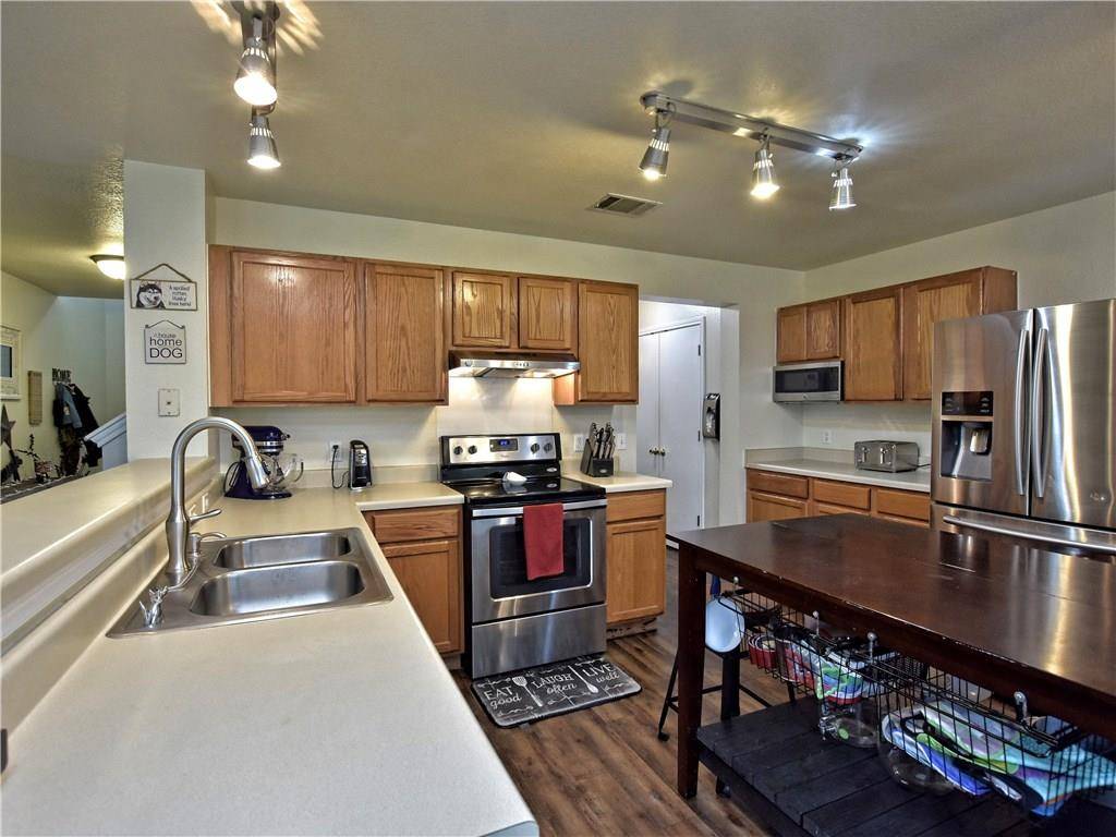 120 Sylvan ST, Hutto, TX 78634