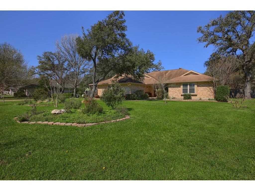 306 Turnstone DR, Buda, TX 78610