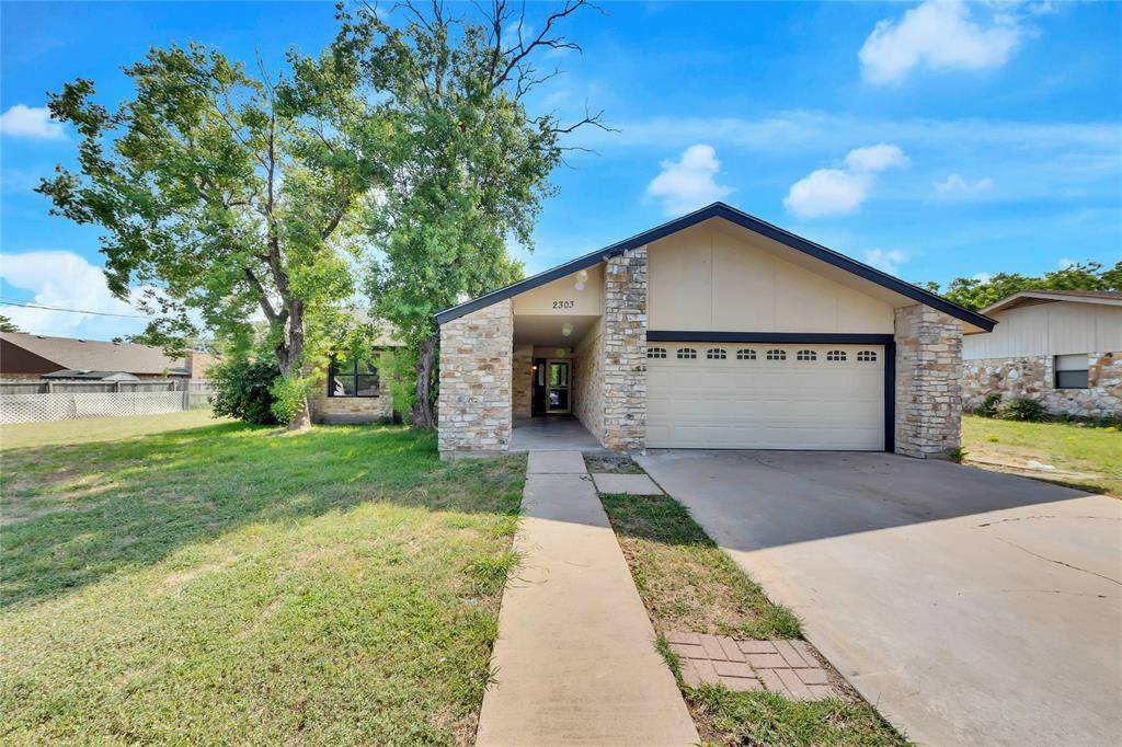 2303 Cherrywood DR, Taylor, TX 76574