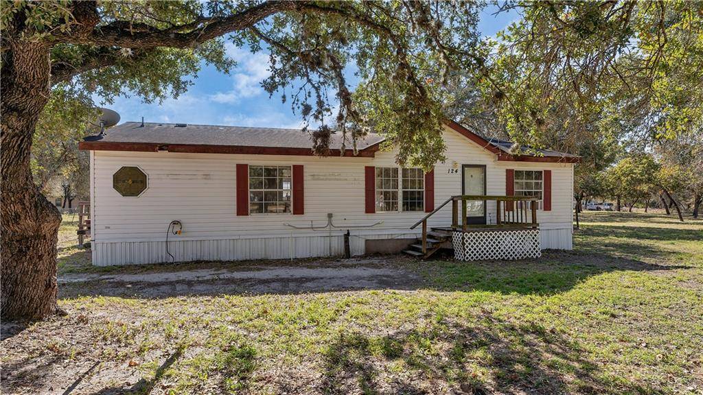 124 Mil Encinos, Adkins, TX 78101