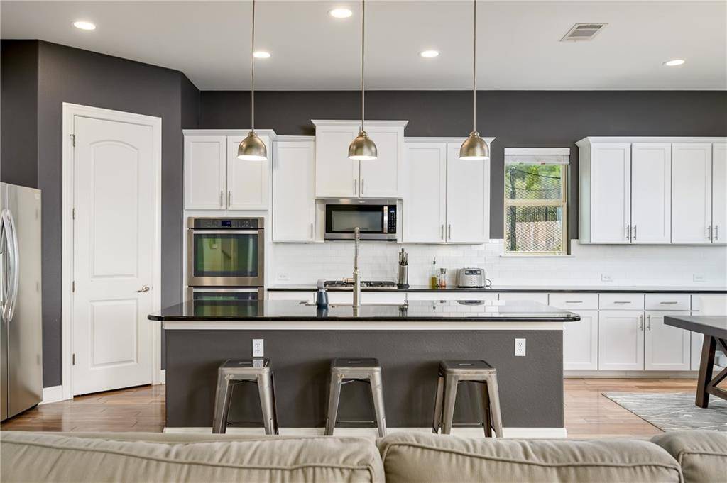 22524 Rock Wren RD, Spicewood, TX 78669