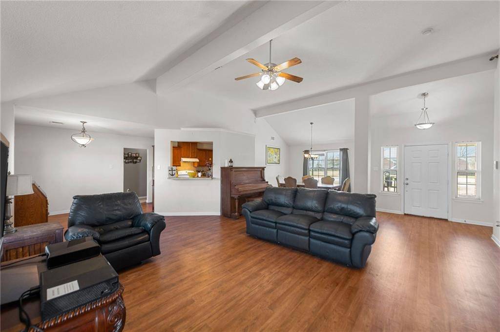 902 Caldwell ST, Lexington, TX 78947