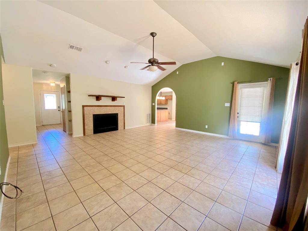409 Laura LN, Bastrop, TX 78602