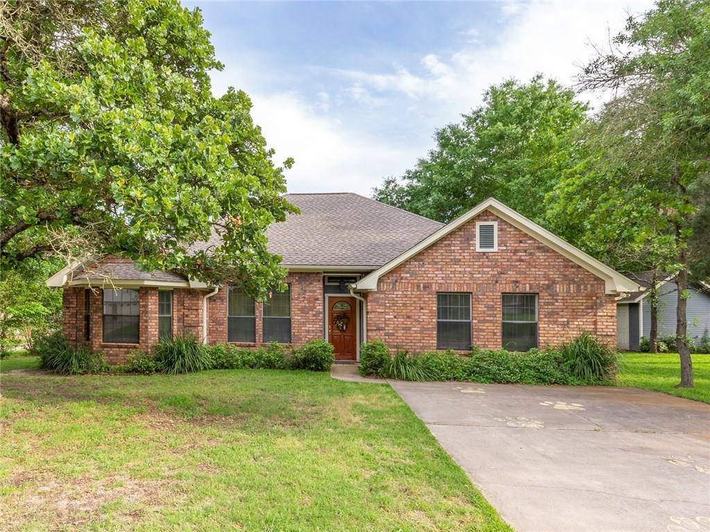 1701 Highland Ave, Rockdale, TX 76567