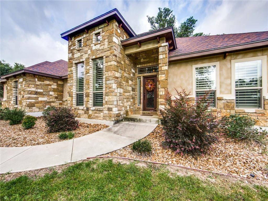 104 Copper Ridge DR, La Vernia, TX 78121