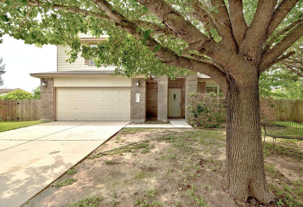 321 Lori CIR, Bastrop, TX 78602