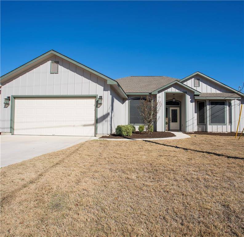 122 E Kikipua LN, Bastrop, TX 78602