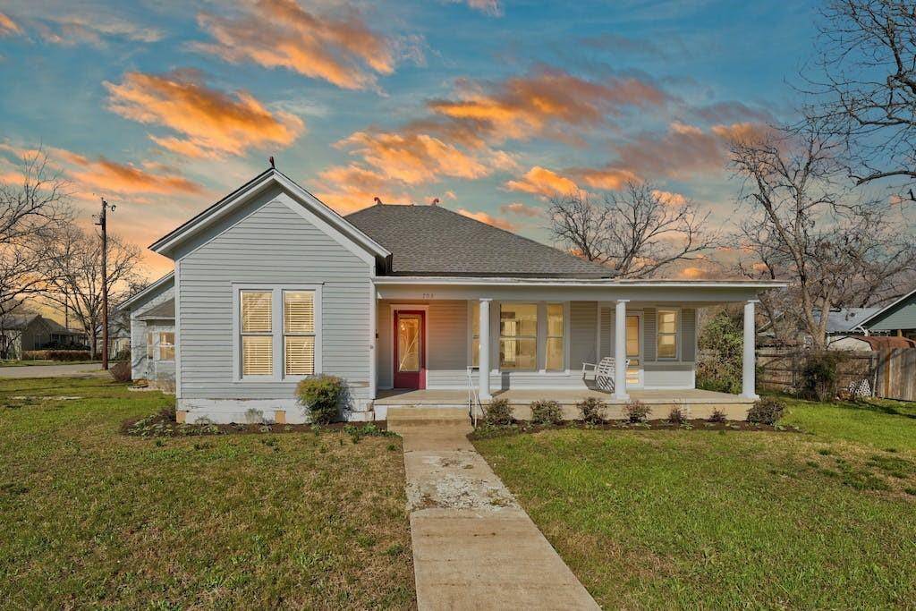 703 E 11th ST, Georgetown, TX 78626