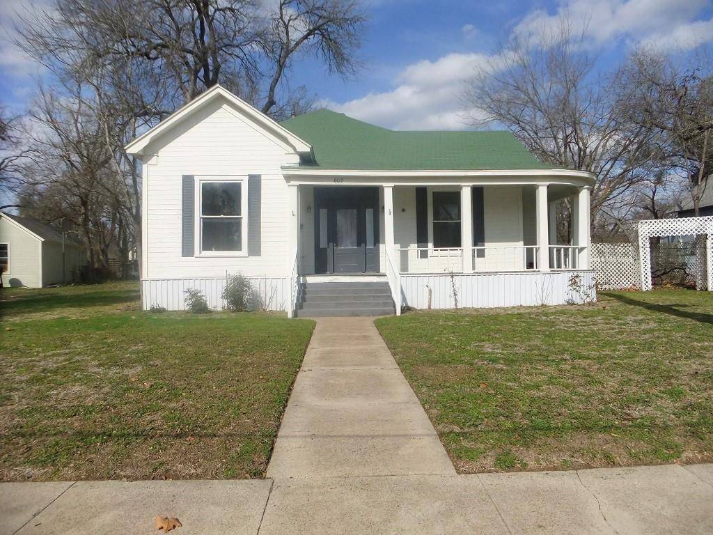 602 E 8th ST, Cameron, TX 76520