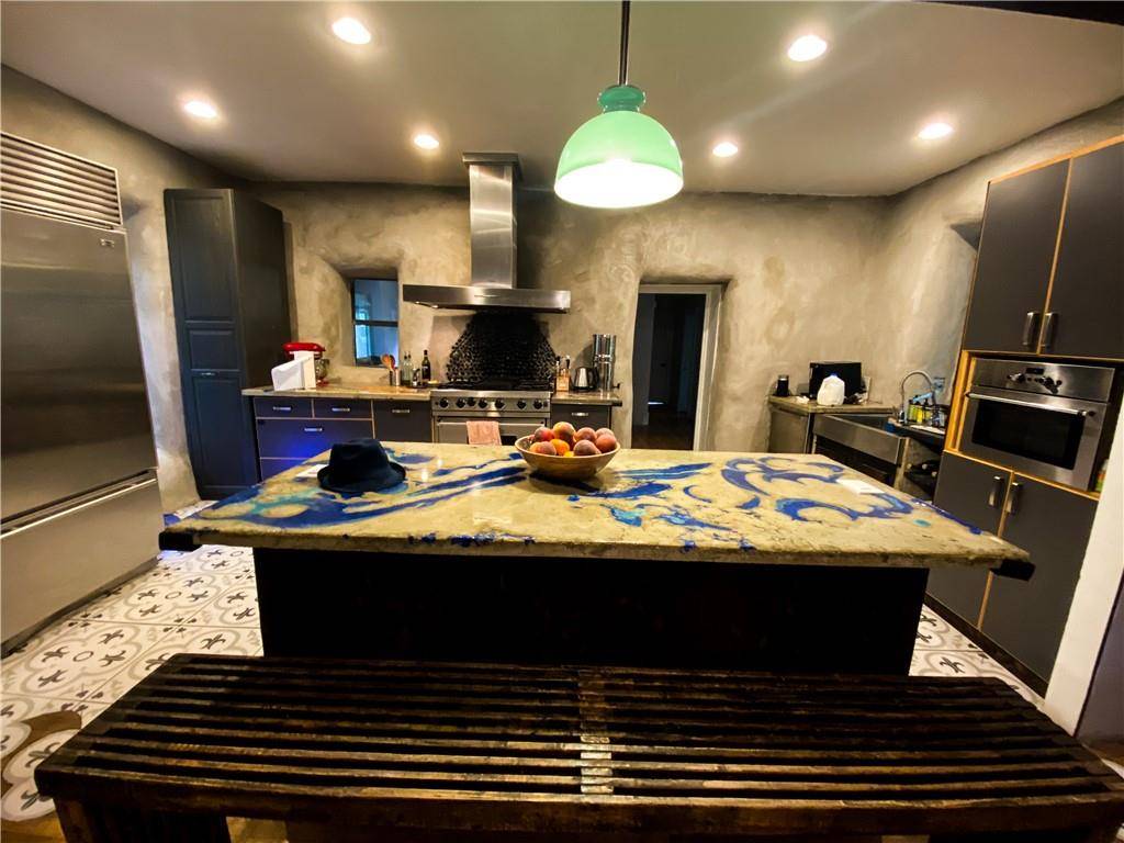 4609 Little Creek TRL, Spicewood, TX 78669