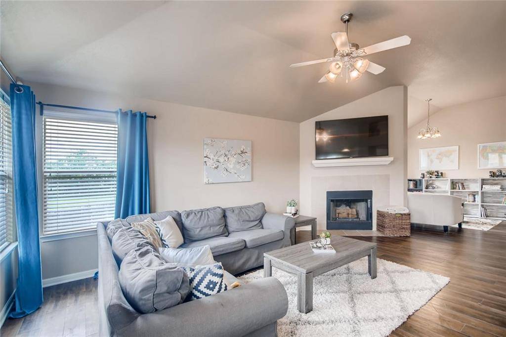 110 Bayliss ST, Hutto, TX 78634