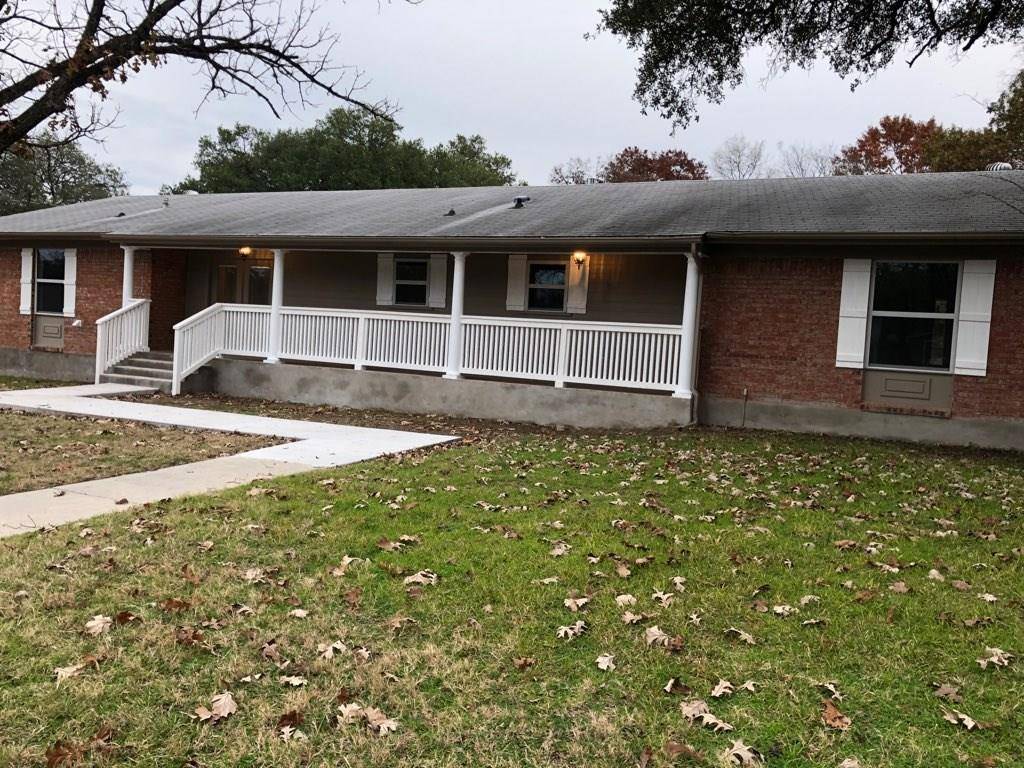 1302 W 1st ST, Lampasas, TX 76550