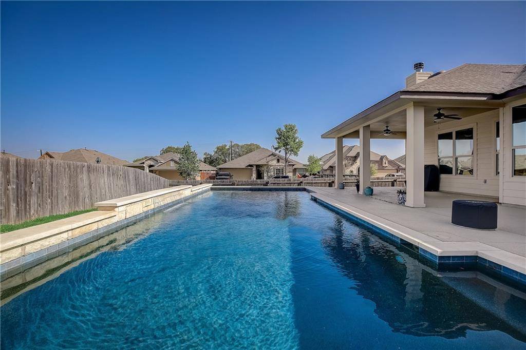 345 Lightcliff ST, Hutto, TX 78634
