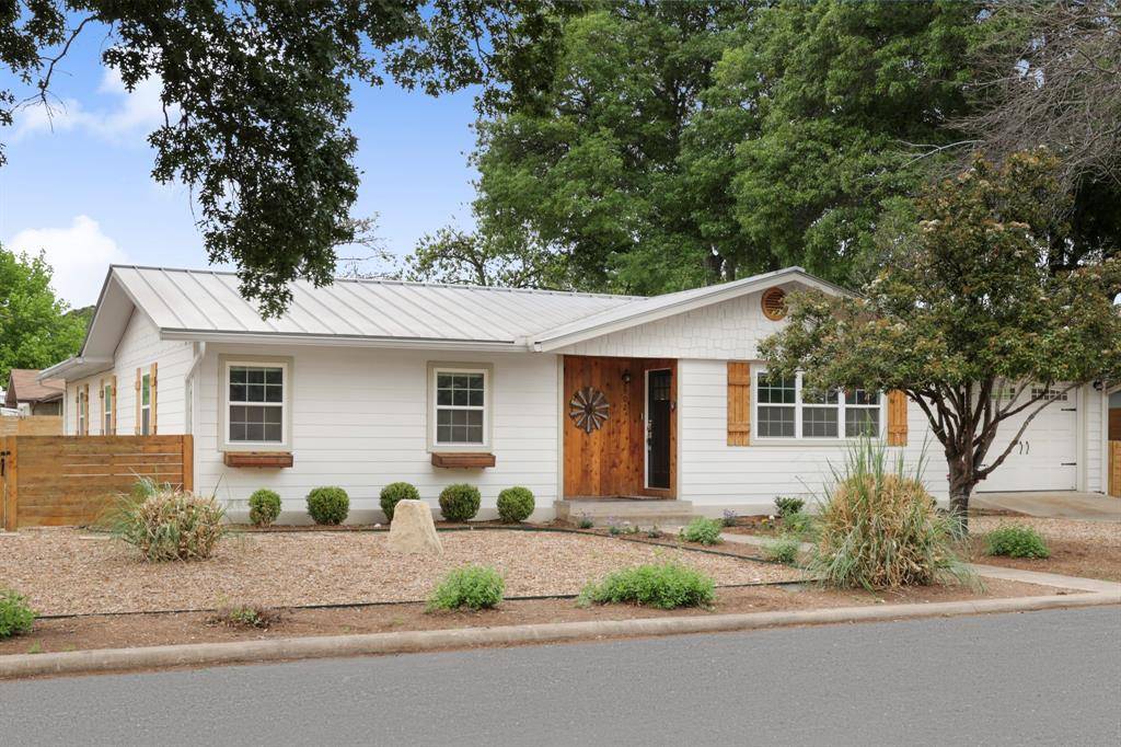 902 N Adams, Fredericksburg, TX 78624