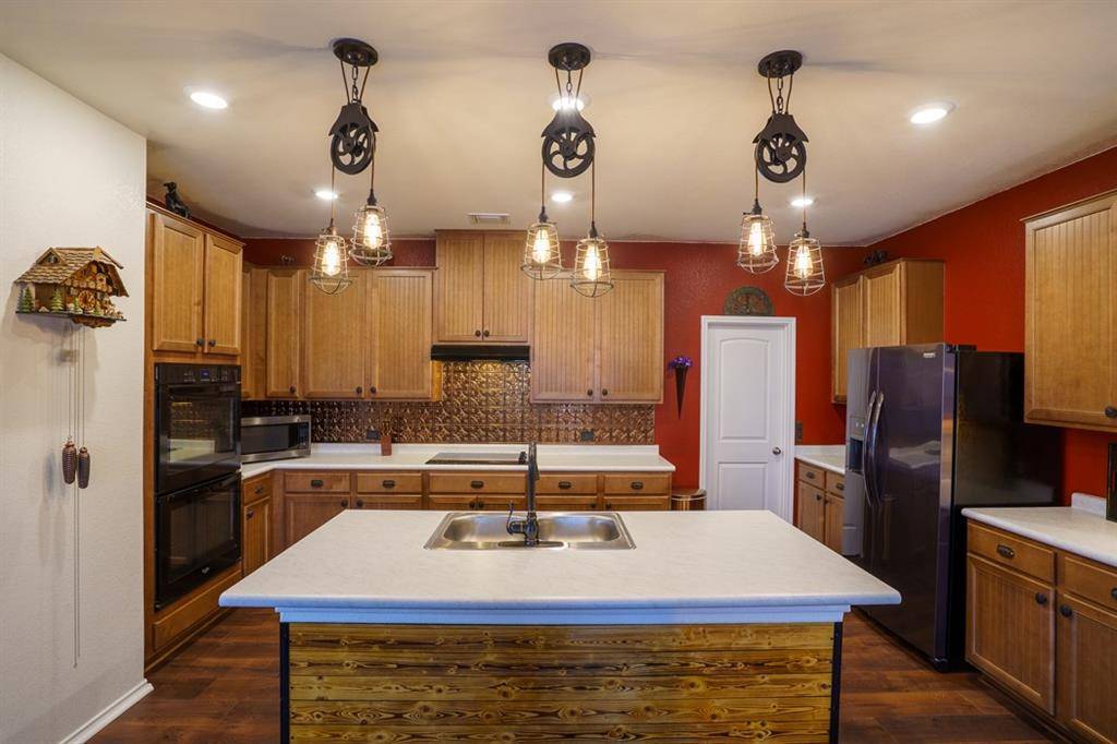 136 Mammoth DR, Taylor, TX 76574