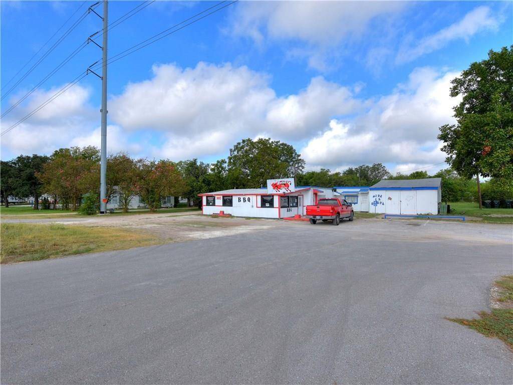 907 N SH 81, Kyle, TX 78640