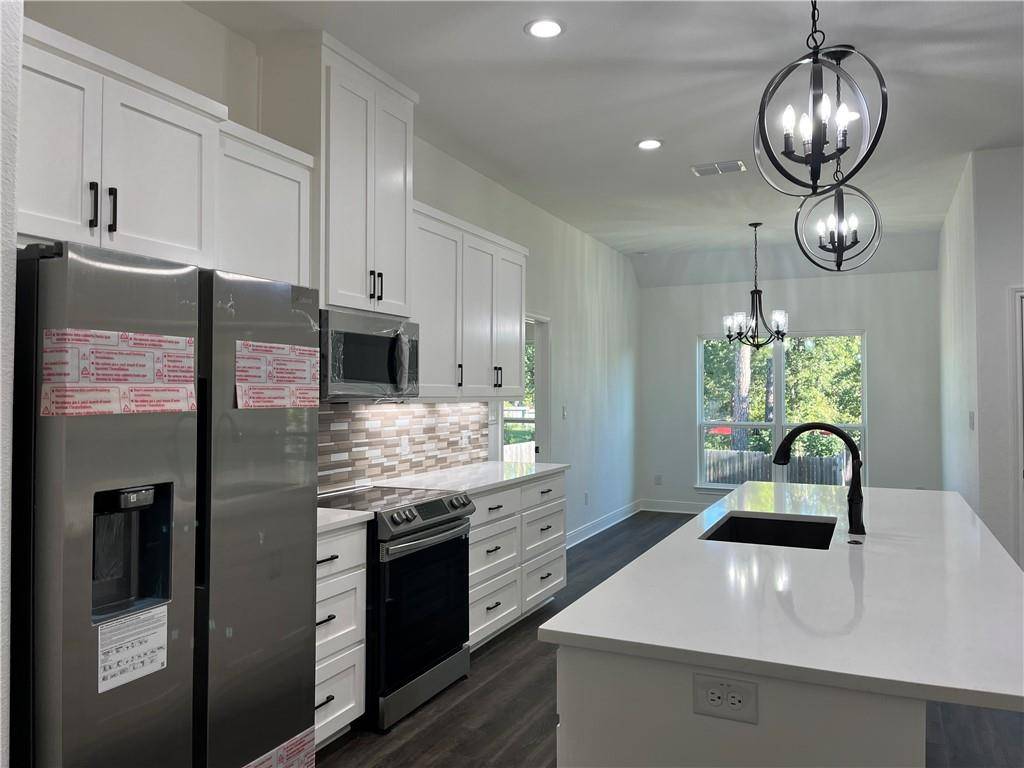 106 Kaena LN, Bastrop, TX 78602