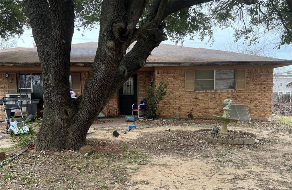 220 Summit ST, Rockdale, TX 76567