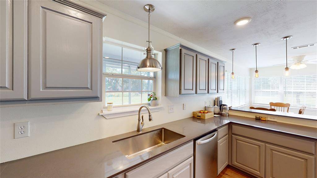 1143 Private Road 2332, Giddings, TX 78942