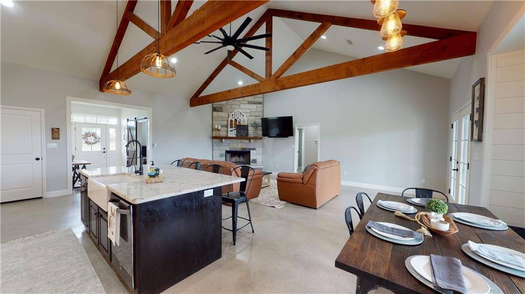 1113 Private Road 3242, Lincoln, TX 78948