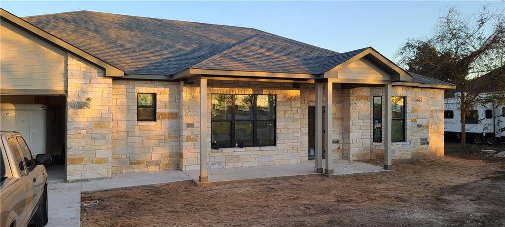 1295 Lovers LN, Bastrop, TX 78602