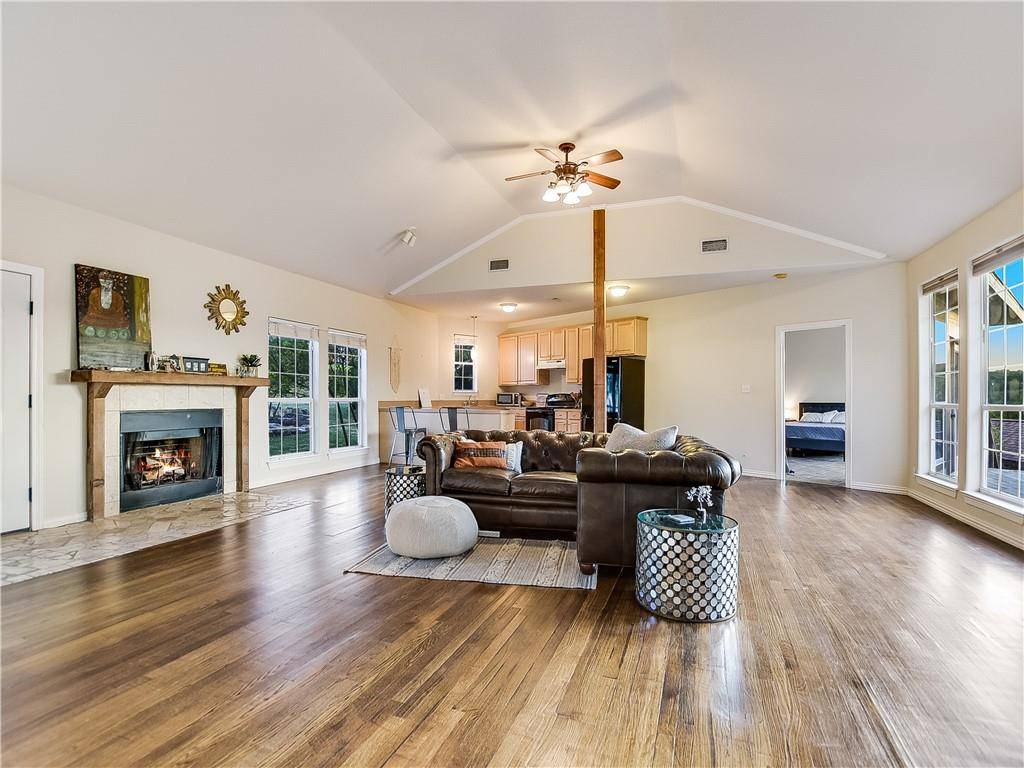 21900 Moulin DR, Spicewood, TX 78669