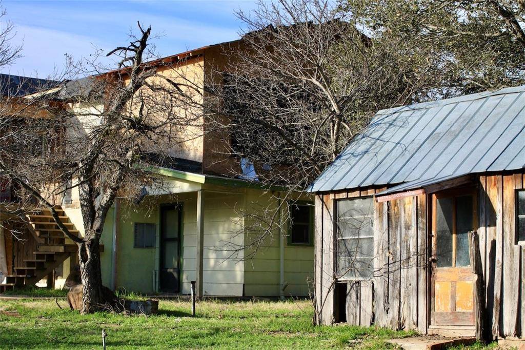 609 W Sandstone ST, Llano, TX 78643