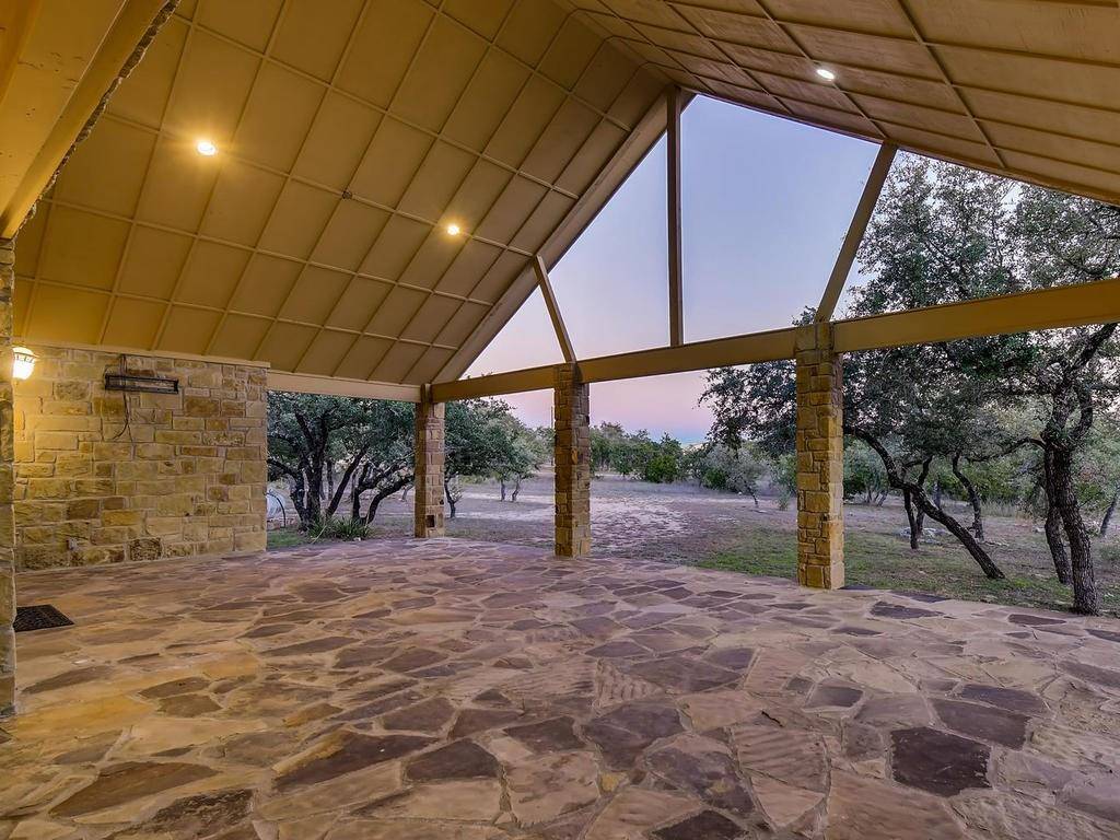 101 Chaparral CIR, Spicewood, TX 78669