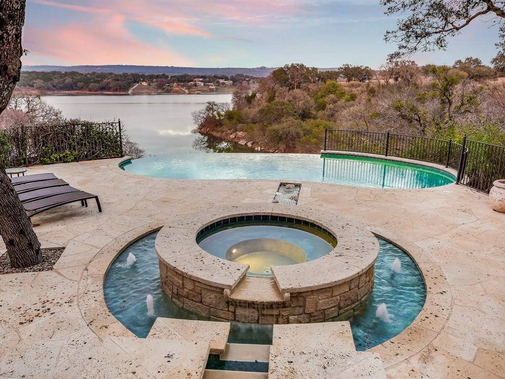 25630 Cliff XING, Spicewood, TX 78669