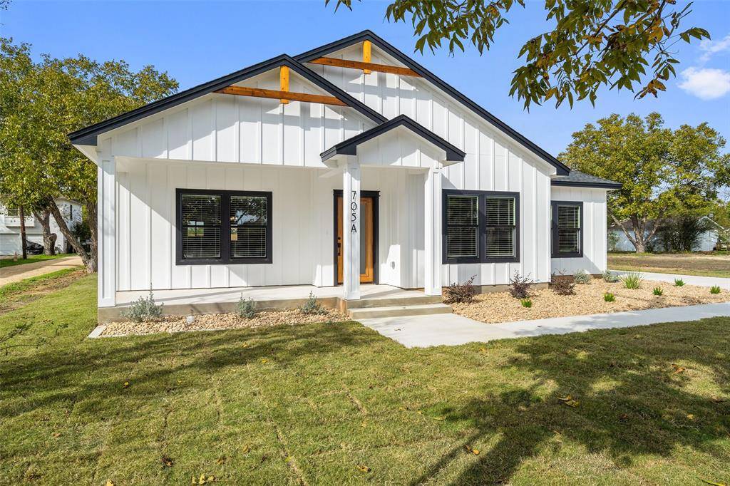 705A Sloan ST, Taylor, TX 76574
