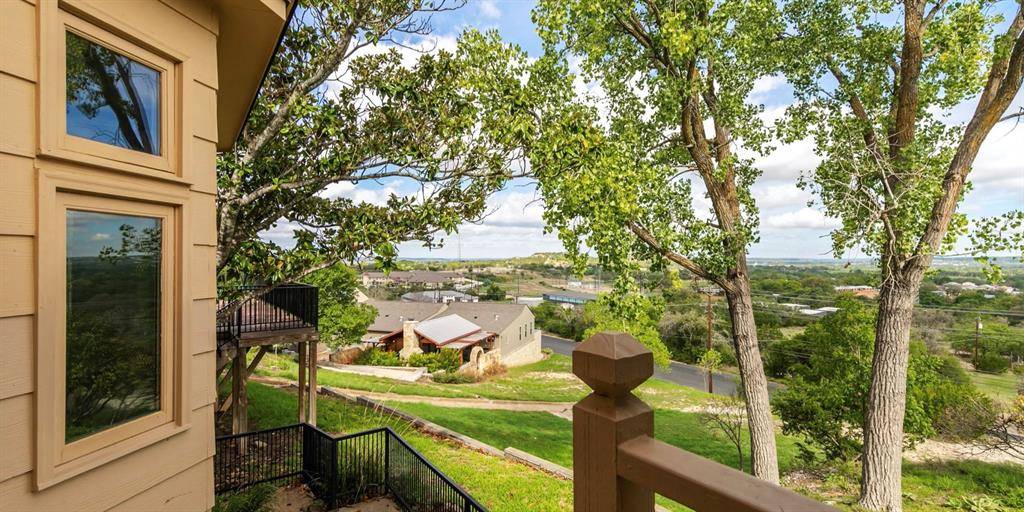 415 Summit CIR, Fredericksburg, TX 78624