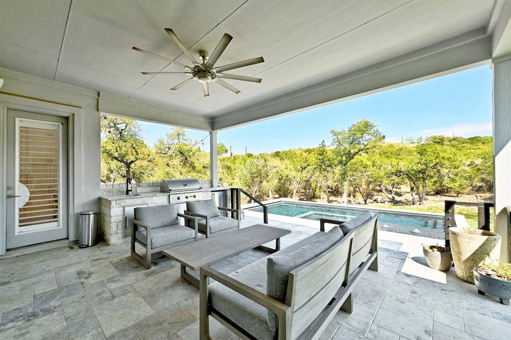 21625 Diamante CV, Spicewood, TX 78669