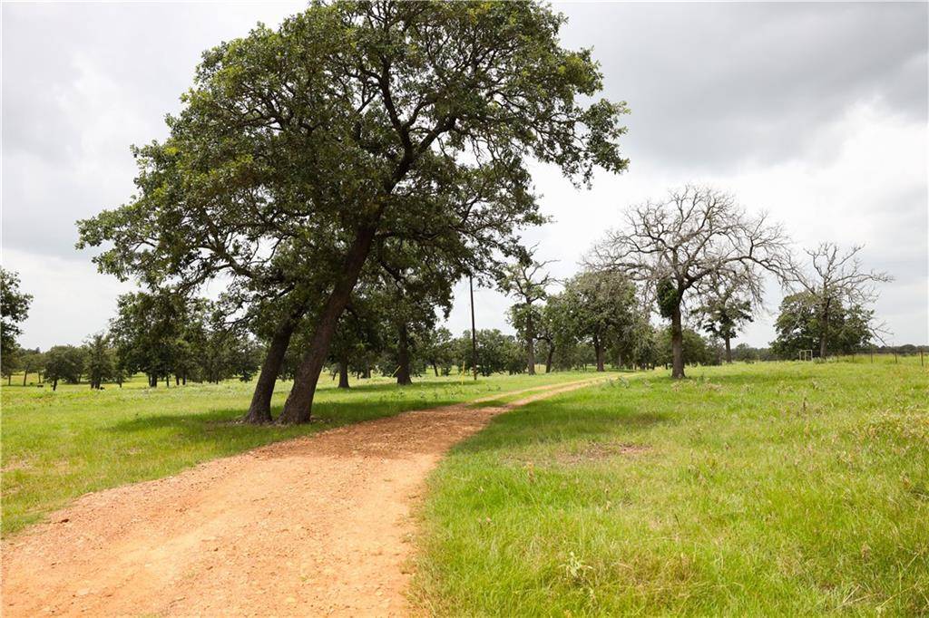 1391 Private Road 1063, Paige, TX 78659